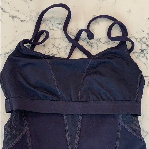 Lululemon tank with built in bra - size 2 - Picture 3 of 3